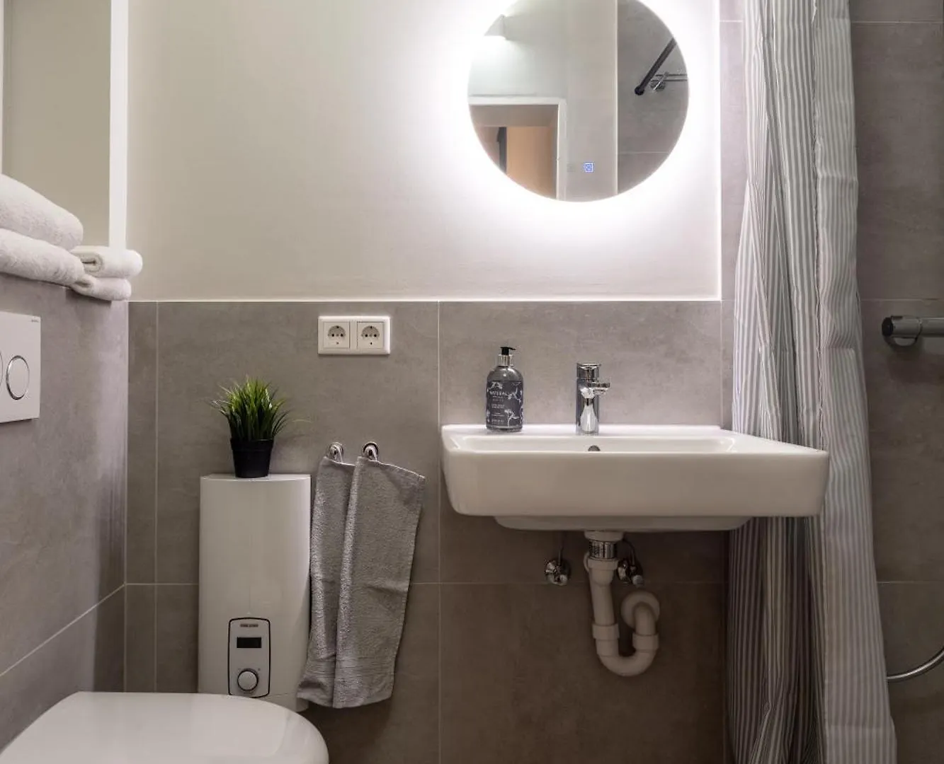 Modernes 2-Zimmer Apartment - Naehe Stadtpark, U-Bahn, Altstadt, Parken 뉘른베르크